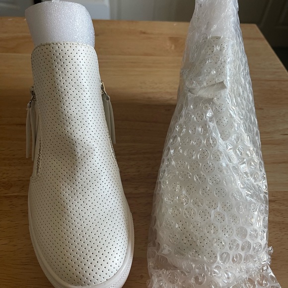 steve madden caliber white